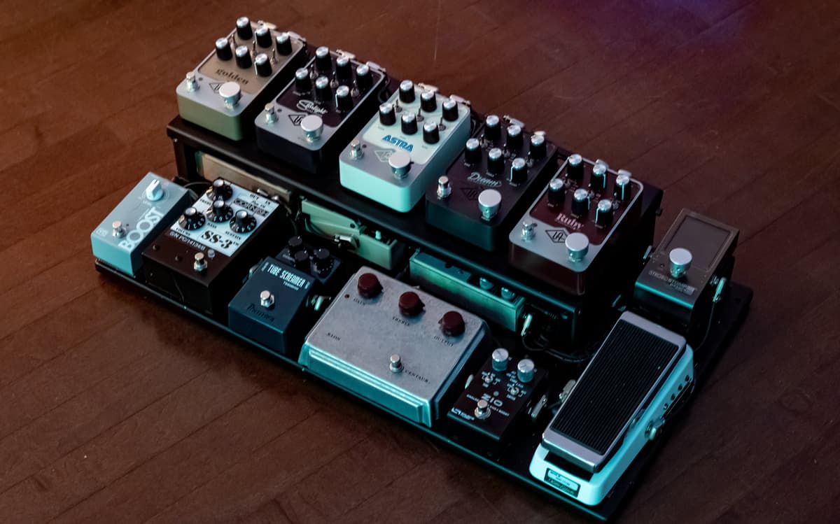 A finished Rig Doctor pedalboard in warm studio light